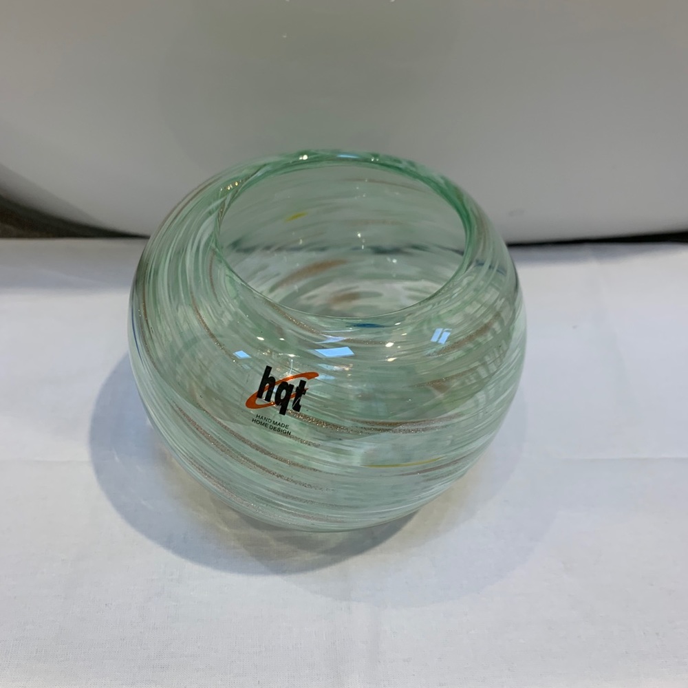 HQT medium round vase